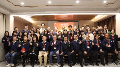 �й�ʯ����ί��У��У������mg����ͻ���쵼��������